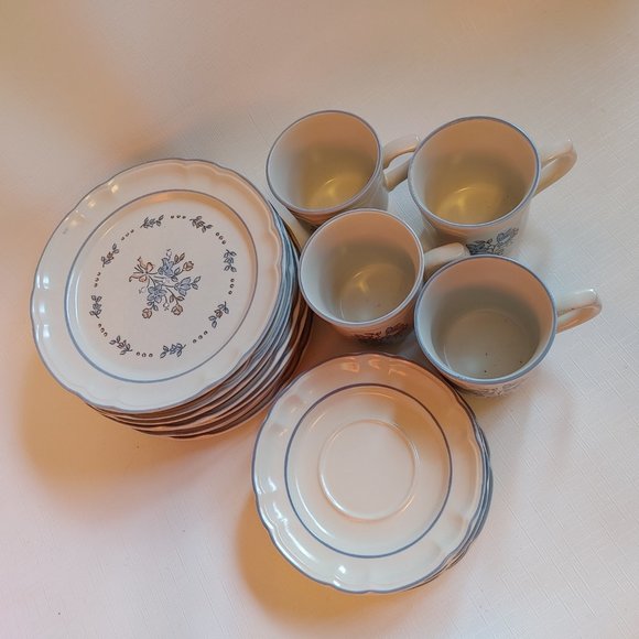 Elegant Floral Dinnerware Set - Picture 2 of 9